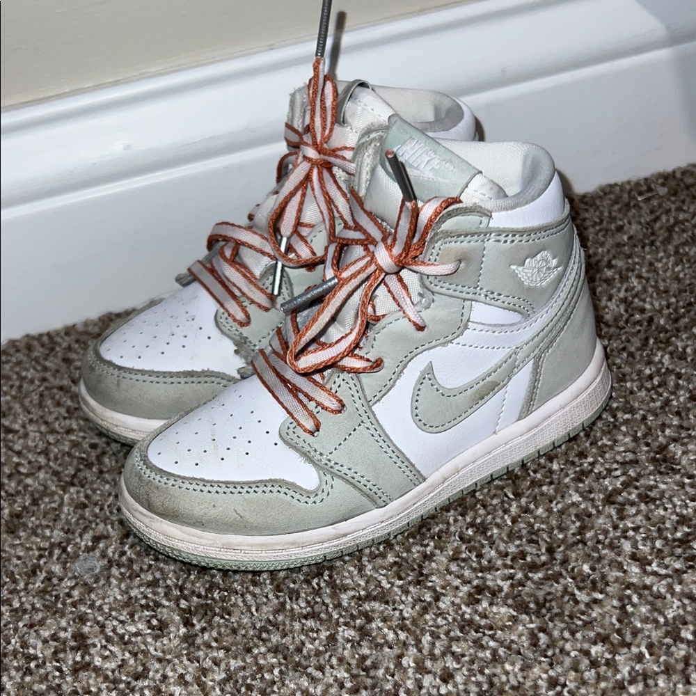 Air Jordan 1 Retro High Mid Top Sneakers in Seafoam